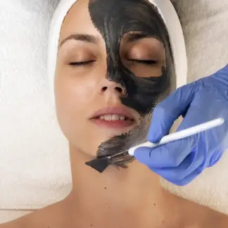 Higiene facial con carbón activo