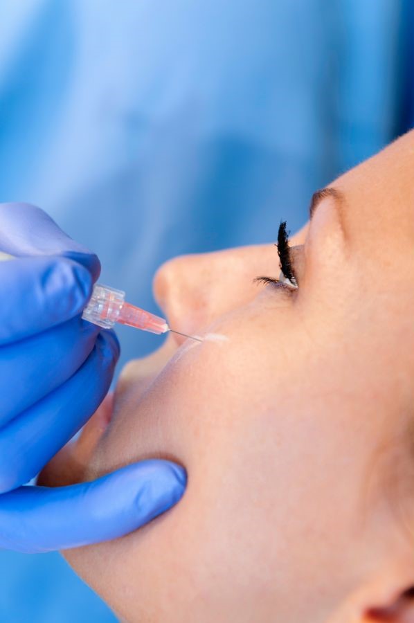 Aplicación de ácido hialurónico en Zaragoza para mejorar volumen y firmeza facial de forma segura